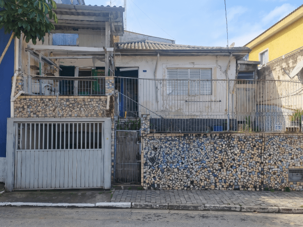 Casa com 3 dormitórios em Sapopemba — Potencial para transformar